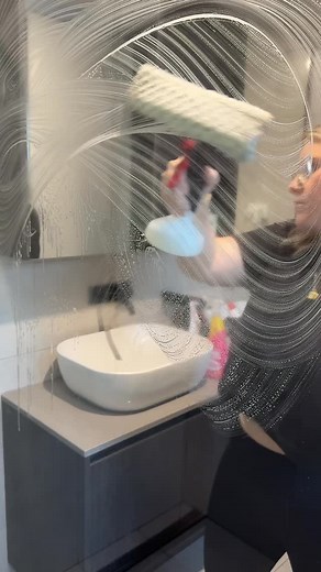 One thing I’ll never gatekeep 🧼✨ This cordless window and glass cleaner vacuum is honestly the only reason my mirrors and shower screens actually stay clean — and the best part? I genuinely enjoy using it 😂 Quick, mess-free, and soooo satisfying. If you’re in your clean-girl era (or just trying to keep up with mum life), this is a game-changer 🙌🏼 Comment WINDOW and I’ll send you the link to the one I use! 🫶🏼 #cleaninghack #mumlife #cleanhomevibes #glasscleaner #satisfyingcleaning #toddlera
