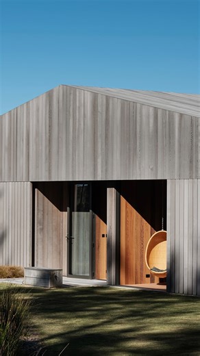 Habitats: Coast Feature • Video Feature • Te Arai Beach House sits quietly within its surroundings, allowing @fearonhay and @sonjahawkins to design spaces that evoke a sense of calm and ease. Watch the full video on The Local Project or read Te Arai Beach House by Fearon Hay and Sonja Hawkins Design on The Local Project or in our book trio, Habitats. Photography by @samuel_hartnett. Architecture by Fearon Hay. Interior design by Sonja Hawkins Design. Build by @lindesayconstruction. Landscape des