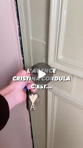 Cristina Cordula on Instagram: "Vous vous demandez sûrement comment se passe la vie à mon agence de Conseil en Image? 🪞 Voici la réponse ⬆️⬆️⬆️ On aborde la morphologie, la colorimetrie, les intemporels, le style, le maquillage, la coiffure, les tendances…en bref, tous les fondamentaux pour avoir confiance en soi et un style au top ! 👗😀 Et bien sûr, vous me connaissez, le tout avec le sourire et du fun! 😉 #cristinacordula #agence #conseilenimage #relooking #paris"