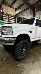 This F-250 Family Cab Stumpy Box turned out so good! We went through this truck top to bottom, front to back. The entire drivetrain was rebuilt with performance upgrades, axles done, and @carrickcustoms coilover suspension. The exterior received our Tow Mirror Brackets and a fresh coat of Oxford White paint. Inside the cab, we updated everything, including custom upholstered 2011-16 Super Duty Heated/Cooled Seats with our mounting brackets. We're working on a new format, process, and procedures 