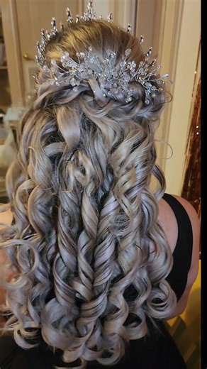 Stunning Wedding Hairstyles with Tiara: Updos, Curls, and More!