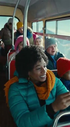 Only in 2025: A TOUR BUS on Everest Passing Hikers!