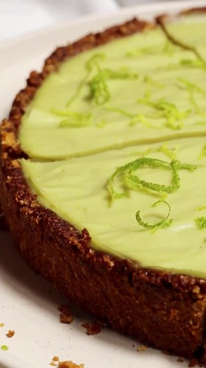 Vegan and Gluten-free Key Lime Pie 🥹 so easy to make and you only need 7 ingredients. Recipe on nourishingniki.com ❤️ #veganfood #vegandessert #glutenfreerecipes #glutenfree #vegan #glutenfreevegan #healthyfood #healthydessert | Nourishing Niki