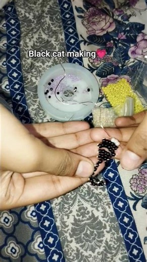 beaded cat making🎀 #music #diy #howtomake #cat #beadedjewelry #artisticchannel #easydiy #easyart #fy