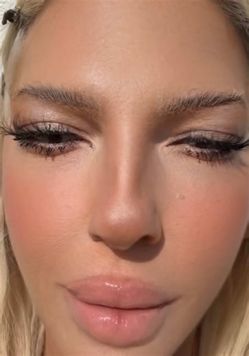 Forever Young Makeup Inspiration From Karleusa