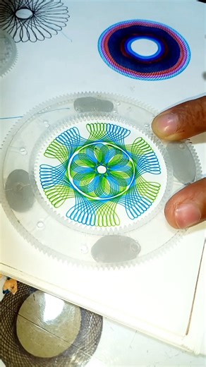 Wait for the reveal...😱 #spirograph #shorts #youtubeshorts #art #diy #viral #ytshorts #design