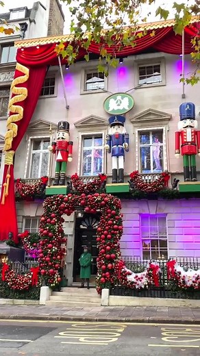 Annabel's never disappoints... © Instagram @prettylittlelondon | British Vogue