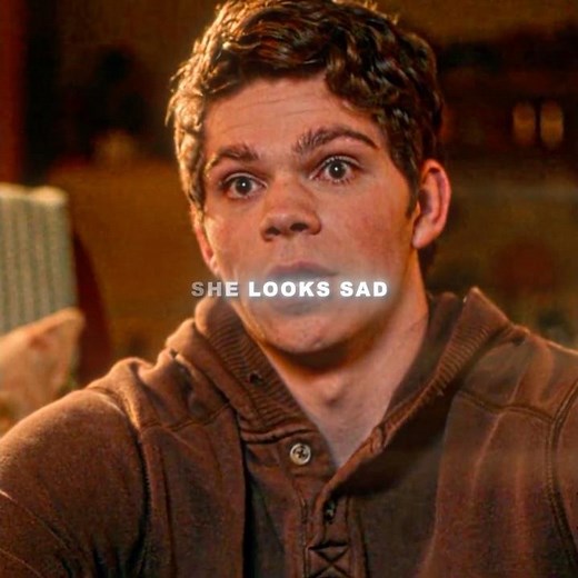 Stupid, how can a person run past a train#love#emotion