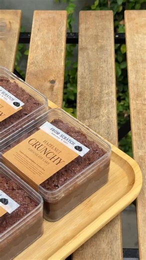 🍫 Hazelnut Crunchy Chocolate Cake ✨ เมนูเค้กสุดฮิตจาก From Scratch Bakeshop & Cafe เข้มข้น หอมมัน เคี้ยวกรุบในคำเดียว —pure bliss in every bite 🤎 ราคาเพียง 380 บาท / กล่อง 📍 Now available! ใน Tiktok Shop : @paweenees.official และ Shopee : @paweenees มีบริการจัดส่งข้ามจังหวัด 🚚 Delivery starts from 200.- อร่อยได้ทุกที่— anytime, anywhere 🍰✨ Don’t miss this best-seller! 💫 #fromscratchbakeshopcafe #fromscratchkk #reviewkhonkaen #รีวิวขอนแก่น #รีวิวคาเฟ่ #รีวิวคาเฟ่ขอนแก่น #คาเฟ่ขอนแก่น #ขอนแก