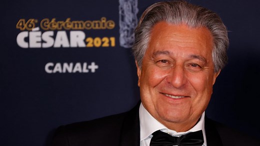 "J'aime beaucoup transmettre à la jeune génération": Christian Clavier, le mentor de la comédie française