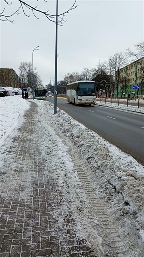 stary autobus van hool i białystocki Solaris Urbino 18