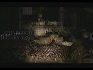 A tribute to Her Majesty The Queen 2002 Queens Jubilee #edinburgh #scotland #castle #music #bagpipes | Duty Piper