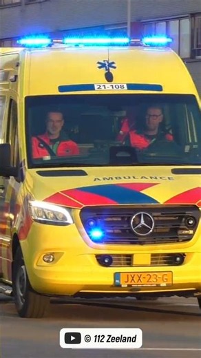 Gloednieuwe Ambulance 21-108 test nieuwe E-Horn tijdens allereerste rit in Den Bosch! #ambulance 🚨🚑
