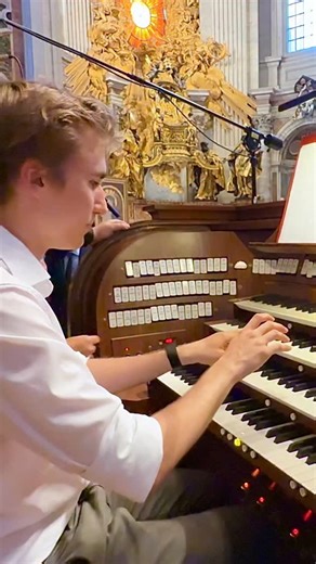 St. Peters Basilica in Rome has horizontal Trumpets!! 🤩🇮🇹 #organ #church #kirche #churchorgan #organistsofinstagram #organist #orgue #opera #classical #classic #musik #music #rome #italy #italianchurch #italien #europe | Paul Fey - Organist & Composer