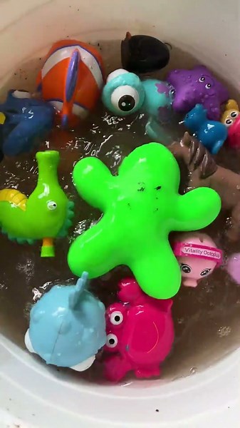 Explore ocean animal facts and names with cool toys| ocean animals for toddlers and preschoolers