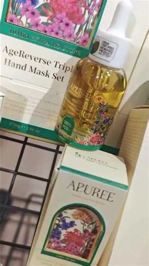 Indulge in the ritual of hand care, day or night, with Apuree products.
