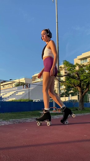 Erica | Rollerskating on TikTok