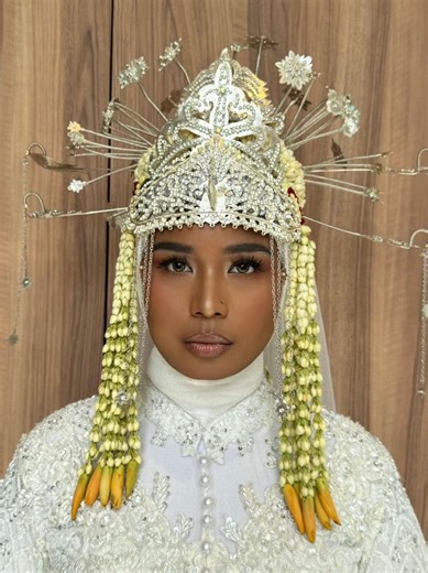 Soft Glam Makeup Ideas for Tan Skin Brides