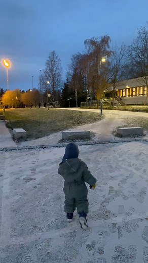 Σήμερα επιτέλους, είδαμε άσπρη μέρα! ☃️ 8 η ώρα κι ακόμα δεν έχει ξημερώσει αλλά στο βάθος ήδη αρχίζει να ανοίγει ο ουρανός. ✨✨ Καλημέρα 🇳🇴 | Penny Prepa