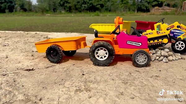 JCB 5CX Tractor Truck Loading Sand and Mud Incident