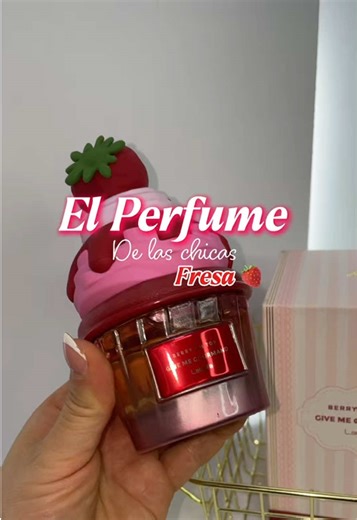 Postrecitos de Lattafa parte 1 El perfume favorito de las chicas fresa 🍓💗 Berry On Top postrecito de Lattafa huele a fresa cremosa, dulce y deliciosa Literal parece un postre ✨🍰 ¿Te gustan los perfumes dulces? 👀👇 #berryontop #perfumesdulces #perfumesdulces #givemegourmand #lattafa