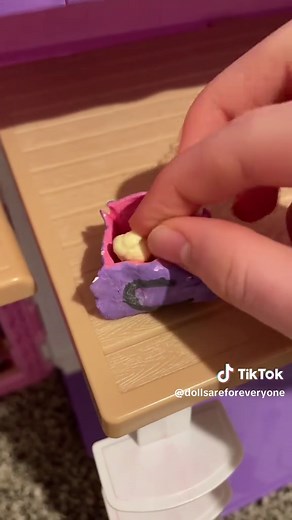 Took me an hour to film this 🥲 #dolls #dollhouse #barbie #setup #DollhouseSetup