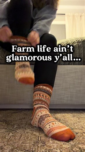 Farm life isn’t always cute… cold, wet, muddy, and then Lula had to roll in cow poop 🙃🐶 Bath time for this lab! #FarmLife #RealLifeFarmMom #CountryLiving #FarmDogs #MessyMoments