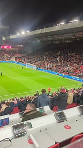 Anfield pays its respects to Everton chairman Bill Kenwright, who sadly passed away this week. The Hollies' 'He Ain't Heavy, He's My Brother' rings out ❤️ #LFC 🔴 #EFC 🔵 | Farrell Keeling