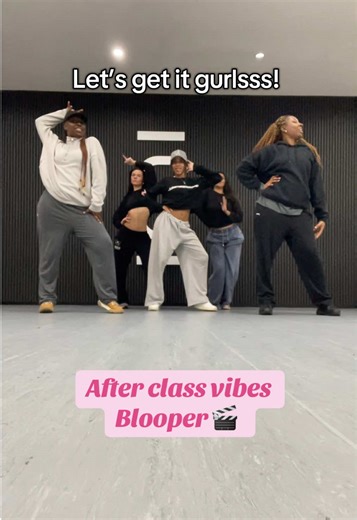 We love a good blooper 🤪 @ChefMoesha @Emeli (MLE) 🖤 @jaydaaax @simiiria @Tiana #blooper😂 #fun #dance #girls #fyp