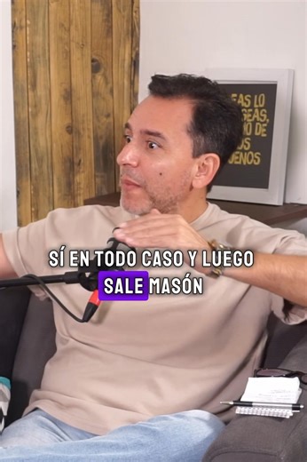 La ciudad de París en Navojoa Sonora. EP:#73 Javier Felíx En este video te contamos la sorprendente historia de La Ciudad de París, una de las tiendas más icónicas y exclusivas del sur de Sonora. 🏬💫 Desde sus inicios en los años 40, construida por Don Agustín Bouvet, hasta convertirse en un referente que incluso atraía a familias de Hermosillo por la calidad de sus productos: joyería fina, perfumes de alta gama, textiles y marcas que marcaron una época. Un recorrido lleno de nostalgia por el a