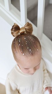 Too cute and too easy!! We did this one last year and had to do it again✨😍❄️ Snowflake glitter from @dittobug_hair use: BANKS10 to save 10% on yours! #holidayhairstyle #christmashairstyle #bowhair #messybun #toddlerhairideas #girlshairstyles #kidhairstyles #toddlerhair #easyhairstyles #trendyhair #hairtutorial #hairinspo #girlshair #viralhair #peinadosdeniñas How to do a bow hairstyle Hair bow tutorial | Kelsey Hinshaw