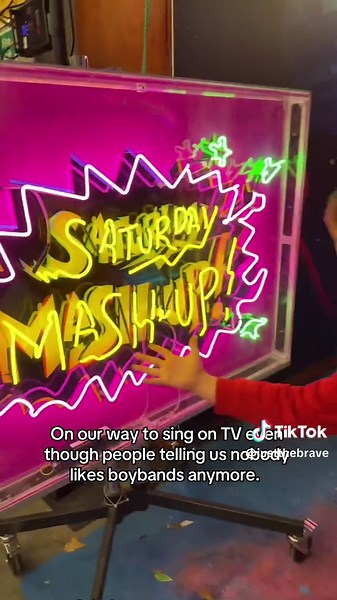 Singing Butterflies Live on CBBC's Saturday Mash Up
