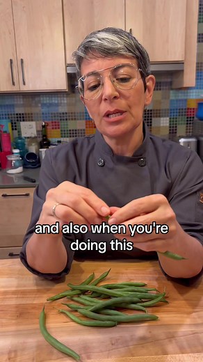 I’m not the best gardener, 👩‍🌾 but I do know how to grow a green bean. Here’s how to trim a green bean with minimal waste! Want more cooking tips to add to your repertoire? Join my Chef Smartypants Academy on substack. Link in bio to subscribe. #greenbean #nowaste #nowastecooking #knifeskills #beans #summerveggies #veggies #plantbased