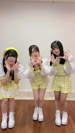 ラフ×ラフ 1stライブまであと1日…！🎤🌼 #ワタシイロ光る #ラフラフ #藤崎未来 #吉村萌南 #林未梨