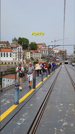 Walking in PORTO PORTUGAL