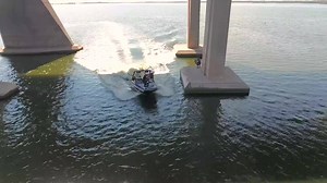 Bridge to wake bomb drop󾭘 Full edit by @max_fuerst coming soon on my YouTube! Stoked on an epic trip to Texas. Huge thanks to @todd_wages and @thesuicidebunny for making my trip to Texas off the charts! You won't wanna miss this video! @liquidforcewake @onewake_ @traceup @freewaters_footwear . . #malibuboats #M235 #wakesurfing #wakesurf | Austin Keen