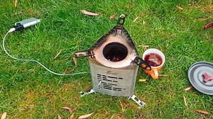 绝了！能用充电宝生火的柴火炉？？看看国外的户外高玩如何测评火枫（FireMaple）青山柴火炉