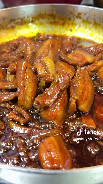 Thịt Xíu Huế: Món Ngon Kết Hợp Bánh Mì