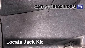 Replace Flat Tire with Spare Tire: 2006 Fiat Seicento 600 Van 1.1L 4 Cyl.