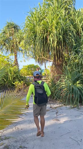 1.9M views · 38K reactions | Boundary of Philippines  and Malaysia  Municipality of Sitangkai Province of Tawi-tawi Philippines  #Zambasulta #TawiTawi #Sulu #Zamboanga #Basilan #Sitangkai #fbreelsfypシ゚viral #reelsviralfb #trendingreels #CAHILIGMOUNTAINRESORT #SanisaniBeach #islandtrekker #Basilan #itsmorefuninthephilippines #Sitangkai | Island Trekker Travel and Tours | Facebook