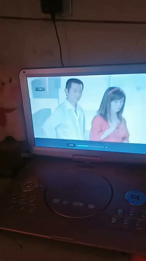先科（SAST）移动dvd影碟机家用高清便携式光盘vcd播放机一体cd儿童evd小电视带wifi碟片播放器 19英寸【高清版土豪金色】 标配