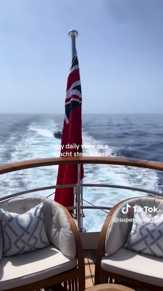 the best “office” view 👏🏼😍 #superyacht #yachtcrew #belowdeck #yacht #yachtstew #stewardess