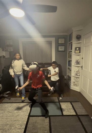 Somebody’s watching me. #anxiety #oculus #boxing #shadowboxing #viral #challange #trend