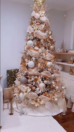 Decorate a gold Christmas Tree #decor #decoration #christmastree #christmas #xmas #christmasdecor
