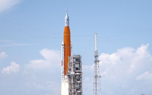 SLS首飞预告：从土星五号到SLS，美国新一代载人重型火箭即将重返太空