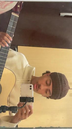 N achei tutorial entt aprendi essa de ouvido, (totalmente diferente da musica)