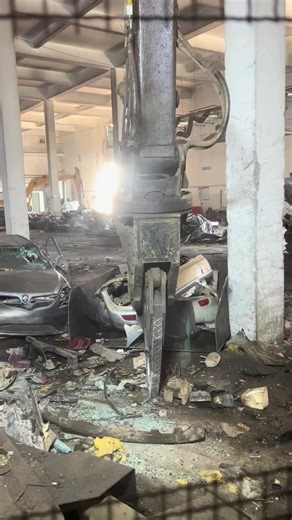 Scrap Car Dismantling (@us.sora)’s videos with original sound - Scrap Car Dismantling