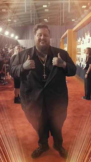 These stars were shining BRIGHT on the #CMAawards red carpet!