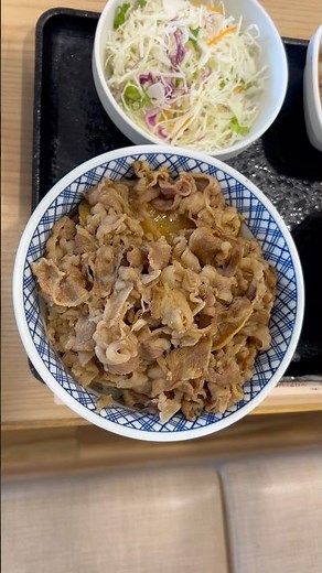 吉野家 YOSHINOYA・肉だく牛丼 超特盛/つゆだく税込 1,281円 サラダみそ汁セット/ごまドレッシング 税込 217円/とん汁に変更 税込 154円 TOTAL 合計 1,652円PART１