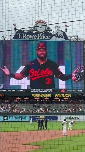 Cedric Mullins receives standing ovation back in Baltimore